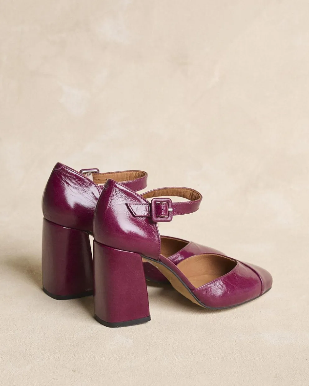Mary Jane Escote Bibiana